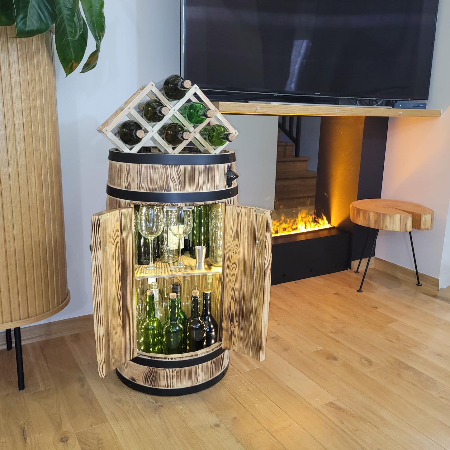 weeco Holzfass Barschrank, rustikale Hausbar mit Türen & LED-Beleuchtung, klappbarer mobiler Weinflaschenhalter für Alkoholflaschen, 80x50x44 cm.