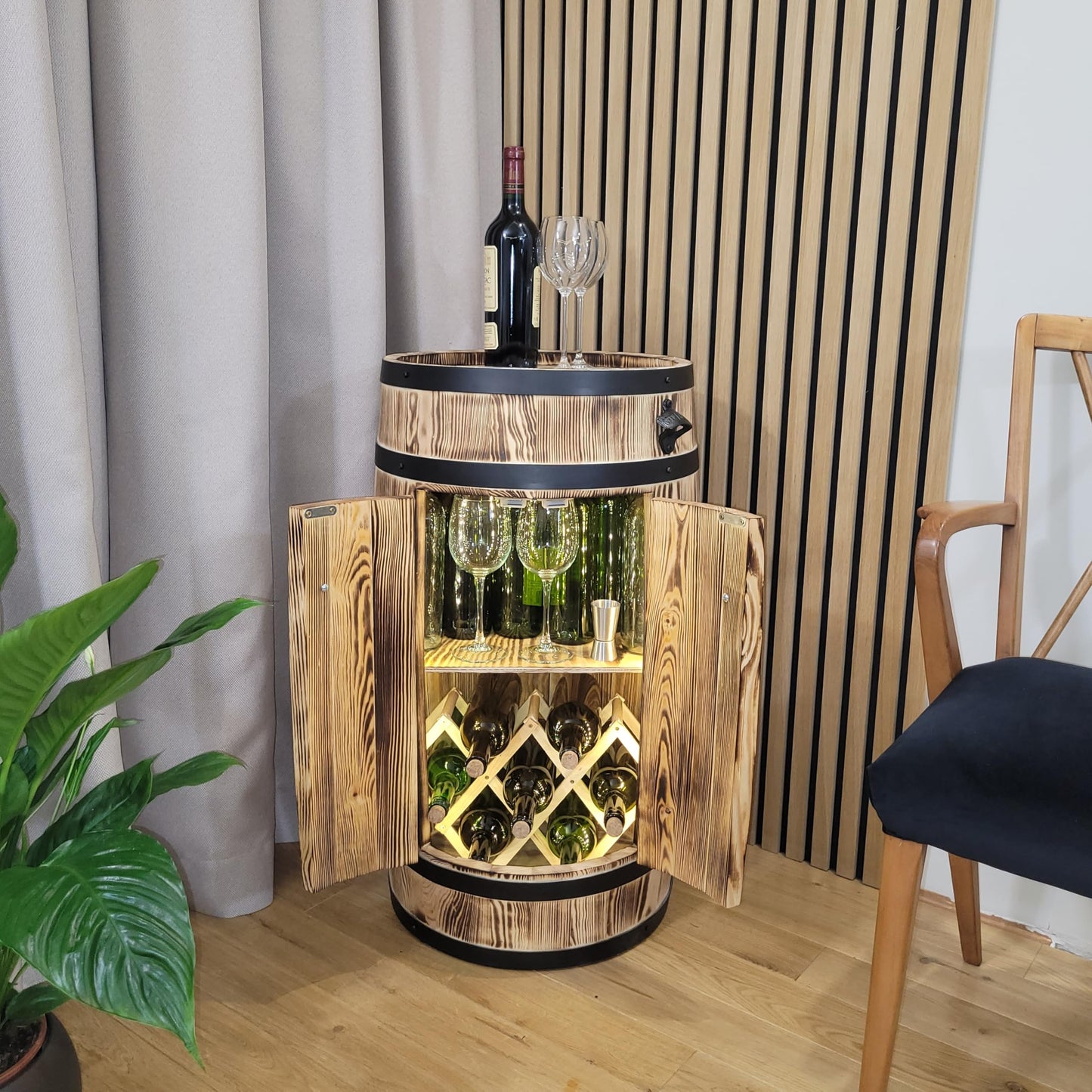 weeco Holzfass Barschrank, rustikale Hausbar mit Türen & LED-Beleuchtung, klappbarer mobiler Weinflaschenhalter für Alkoholflaschen, 80x50x44 cm.