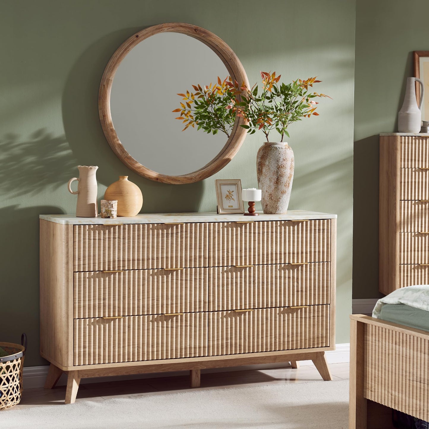 Flexoliving Kommode 137 cm, moderner Hochschrank mit 6 Schubladen, Rillenfront & Melaminplatte in Marmor-Optik, elegantes Design in Natur-Eiche.