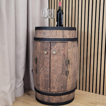 Fassbar XL aus Holzfass, handgemacht mit 2 Türen, Flaschenregal & Hausbar im Vintage-Stil – ideal als Theke, Schrank oder Geschenk für Männer.