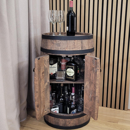 Fassbar XL aus Holzfass, handgemacht mit 2 Türen, Flaschenregal & Hausbar im Vintage-Stil – ideal als Theke, Schrank oder Geschenk für Männer.