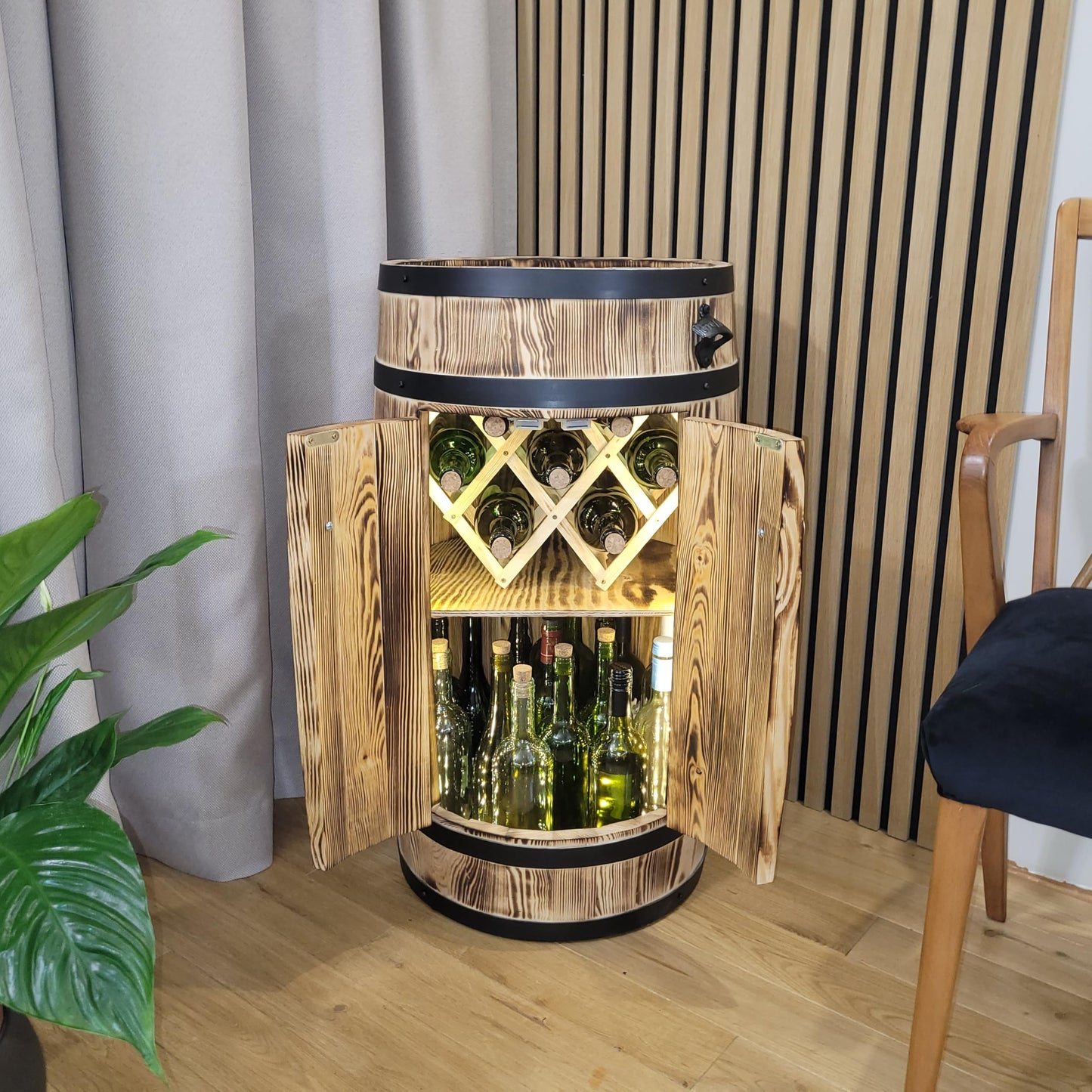 weeco Holzfass Barschrank, rustikale Hausbar mit Türen & LED-Beleuchtung, klappbarer mobiler Weinflaschenhalter für Alkoholflaschen, 80x50x44 cm.