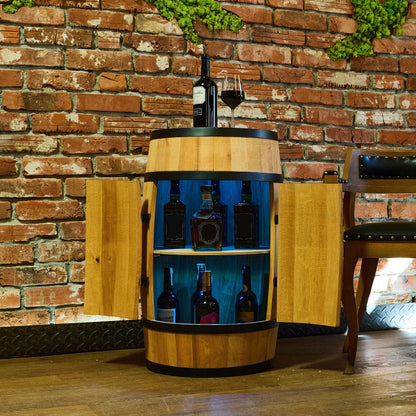 CREATIVE COOPER Weinregal aus Holz, 80 cm hoch, mit Tür & LED RGB, Fassmöbel & Mini-Bar im Eiche-Finish – stilvoller Alkoholschrank mit Flaschenregal.